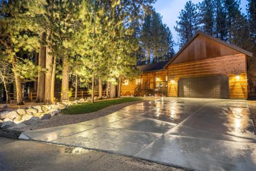 Summit Estates House | Lazy Bear Lodge by AvantStay Pine Tree Paradise w Game Room