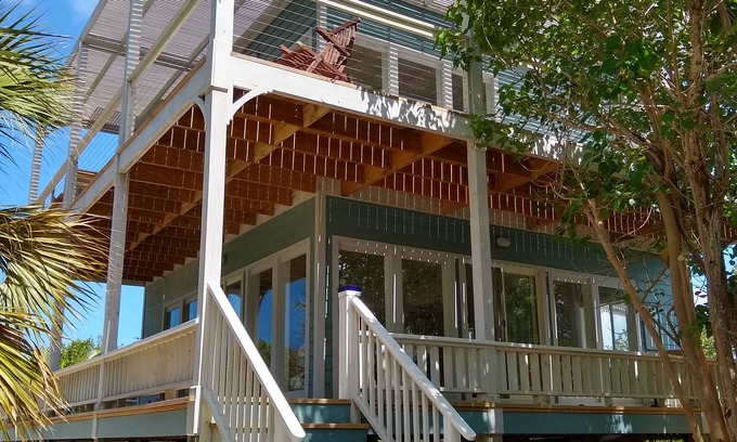 Gregory Town House | Lazy Turtle: unique beach house, 40 steps from beach!
