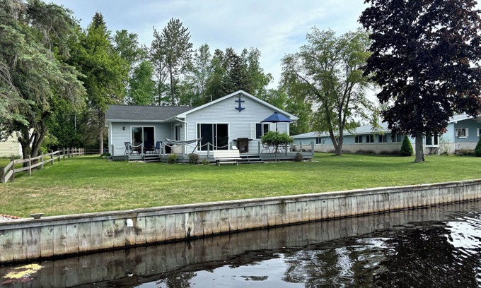Prudenville Cottage | Lazy Waves Lodge, A waterfront canal cottage retreat on Houghton Lake