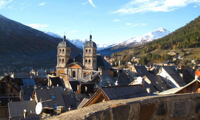 Briancon House | Le Bacchu Ber