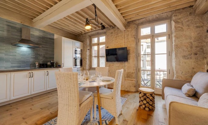Annecy Old Town Apartment | Le Balcon Perrière II - Charming apartment with direct view of the Thiou