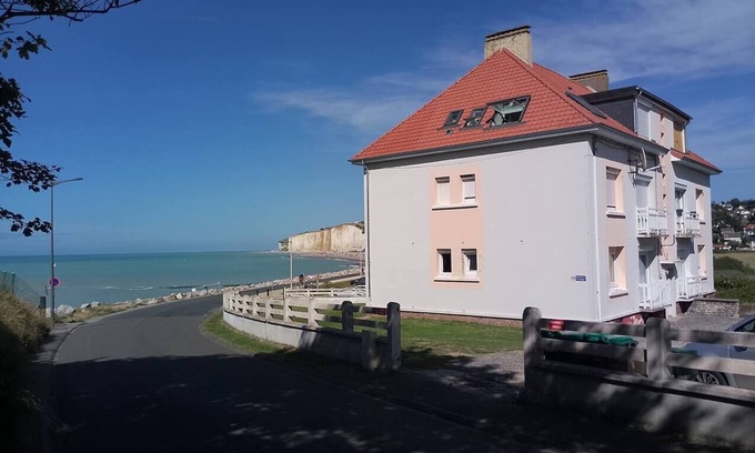 Criel-sur-Mer Apartment | Le Bateau Bleu with sea view