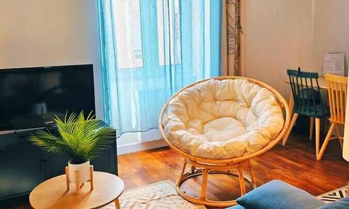 Ecartelee-Bonabry-Orieres-Paron Apartment | Le Blue Bohème - Fougères