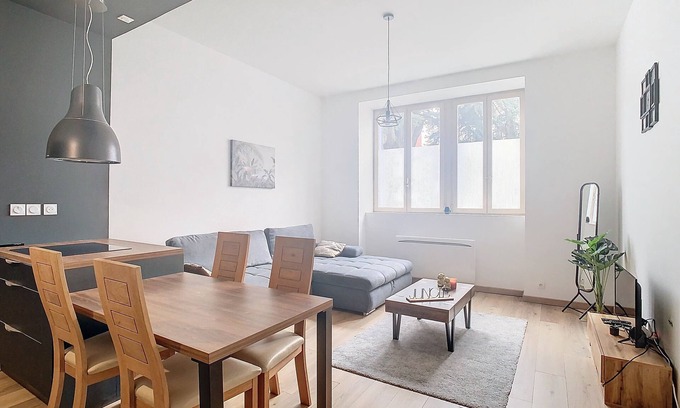 Voiron Apartment | LE CÈDRE de JORI : 55m2, 2 bedrooms, downtown