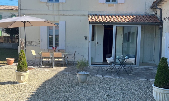 Saint-Sulpice-de-Faleyrens House | Le Clos gîte, a pleasant place to live just 3 minutes from the heart of Saint-Émilion.