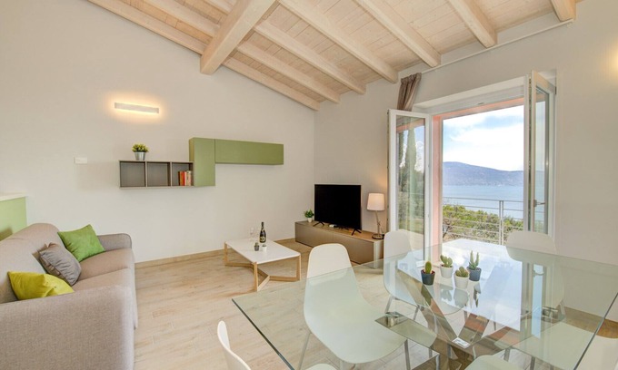 Pulciano Villa | Le Casette - Casaliva with pool and lake view