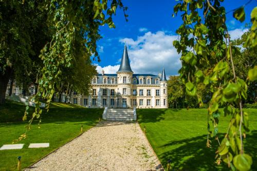 Hardricourt Bed & Breakfast | Le Château d Hardricourt