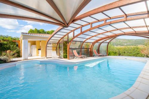 Montpeyroux House | Le Chemin des Faysses - Vue montagne et piscine