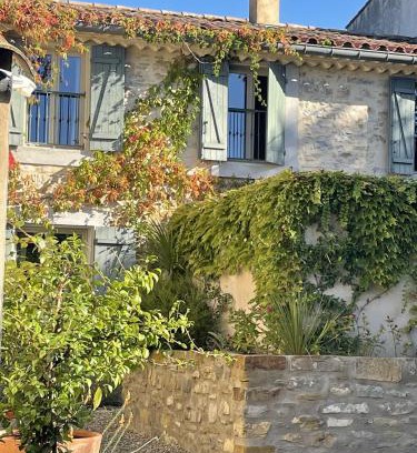 Servies-en-Val House | Le Domaine de La Tuilerie - Gite de charme en bord de riviere avec piscine