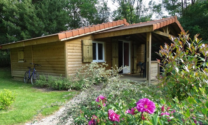Le Fay Ski Chalet | LE FAY: Chalet LE SARCELLE on the edge of a pond surrounded by nature