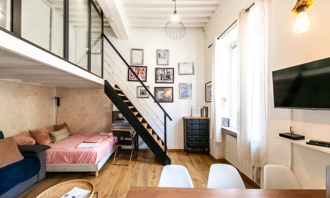 Lyon City Centre Apartment | Le Ferratière - Charming studio in Vieux Lyon