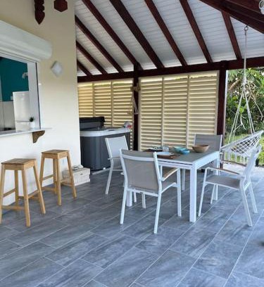 Grand-Bourg House | Le gîte du Rucher de l’île