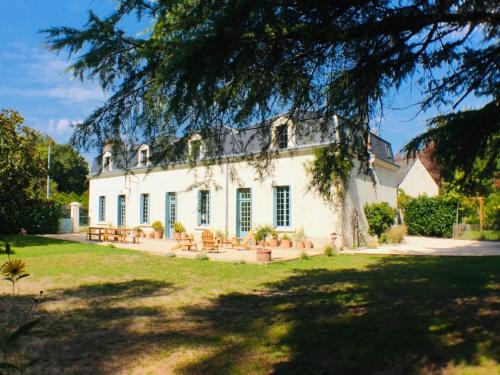 Saint-Clement-des-Levees Apartment | Le Gite du Clos des Levées