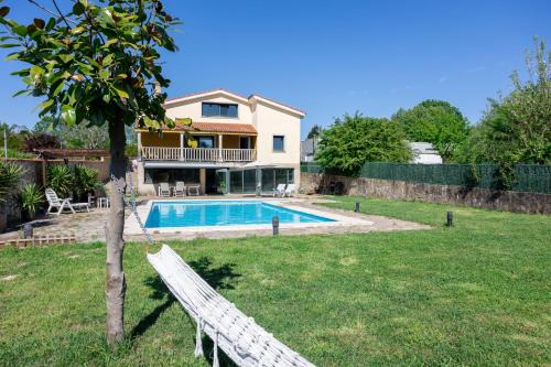 Ames House | LE LLAR casa con 2 PISCINAS 1 CLIMATIZADA INTERIOR muy cerca de Santiago de Compostela
