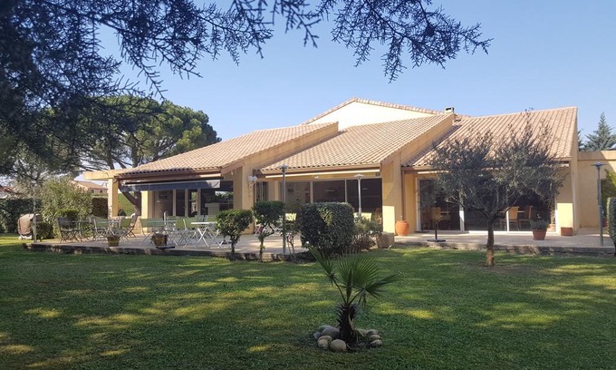Pont-Saint-Esprit Hotel | Le Mas de l'Olivier
