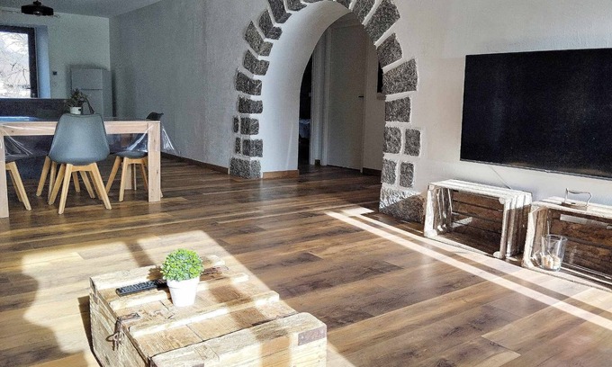 Lathuile Apartment | LE Mazot-spa-piscine-proche Lac-charme-détente