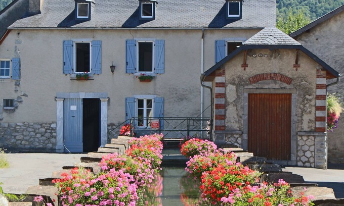 Arudy Cottage | Le Moulin d'Arudy *: historic house on the canal and its washhouses