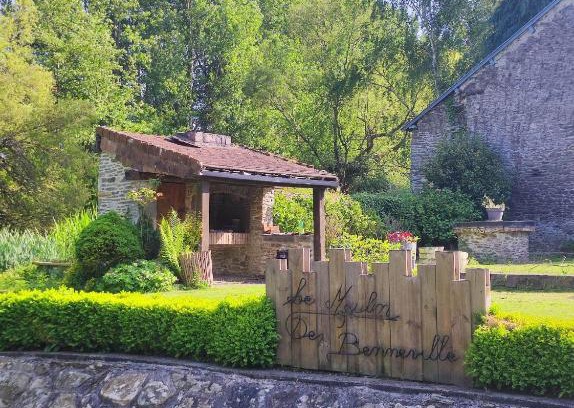 Cahagnes Bed & Breakfast | Le Moulin de Benneville chambres d'hôtes, petit déjeuner compris