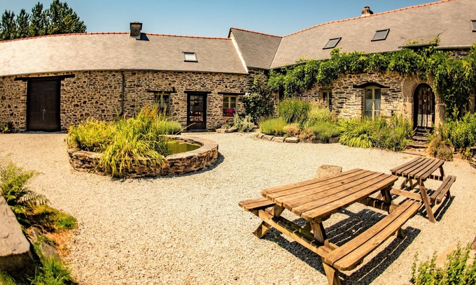 Saint-Mayeux Cottage | Le Neflier Charming 17th C Cottage near Lac du Guerledan. 1 bedroom