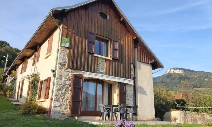 Saint-Christophe-la-Grotte House | LE NID DE LA GROTTE - SAINT CHRISTOPHE LA GROTTE