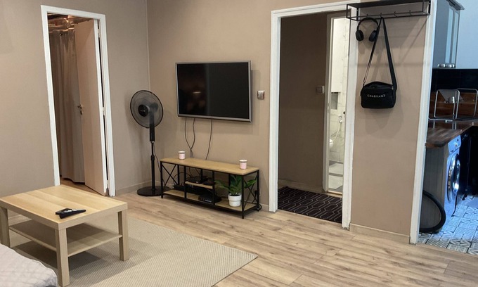 Saint-Charles Apartment | Le P'tit St Charles Arrive, pack your bags, breathe: you're in Marseille.