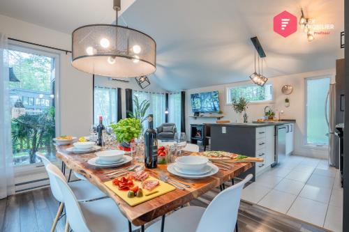 Pont-Rouge House | Le Palmier de Portneuf - SPA privé, Piscine, Sauna et Billards