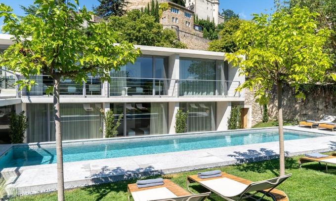 Grignan Bed & Breakfast | Le Pavillon M, Piscine et Spa au pied du château, Petit-Déjeuner inclus, Parking privé