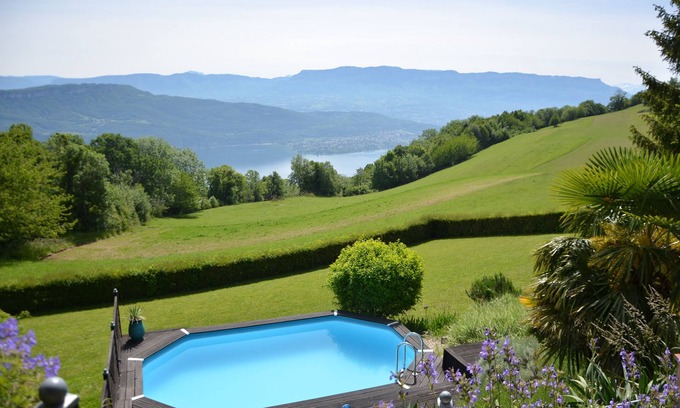 Ontex House | Le petit belvédère: chalet avec piscine & vue lac