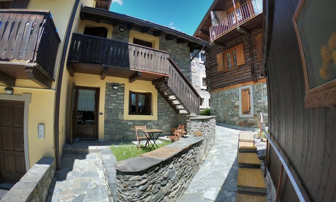 Periasc Apartment | "Le Petit Paradis": at the foot of Monte Rosa.