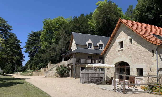 Cravant-les-Coteaux Cottage | Le Relais du Château de Sonnay, near Chinon: 4* gites for 12