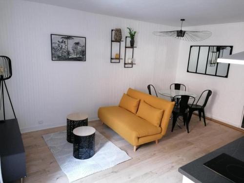 Fontainebleau Apartment | le studio by HOME FBL