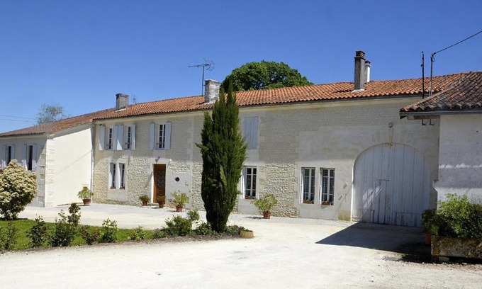 Reaux Bed & Breakfast | Le Vieux Noyer