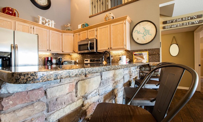 Osage Beach Condo | Ledges 4BR Condo - Top Floor by just 4 steps! Beach, Boat Docks, Pools, Wi-Fi!