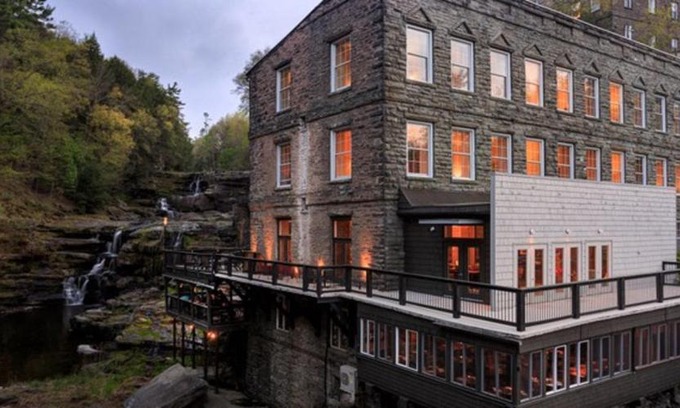 White Mills Hotel | Ledges Hotel