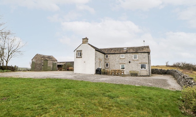 Millers Dale Cottage | LEES FARM, pet friendly, character holiday cottage in Priestcliffe