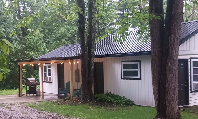 Carrollton Cottage | Leesville Lake 2 Private Bdrms NO Stairs shower/tub Sleeps 6, FIREPIT AC RANCH