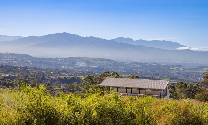 Cajon Condo | Left: La Casa Blanca de Grecia