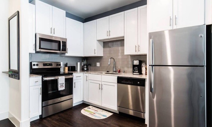 Legacy Park Apartment | Legacy West|Corporate|1Bedroom|Retail View