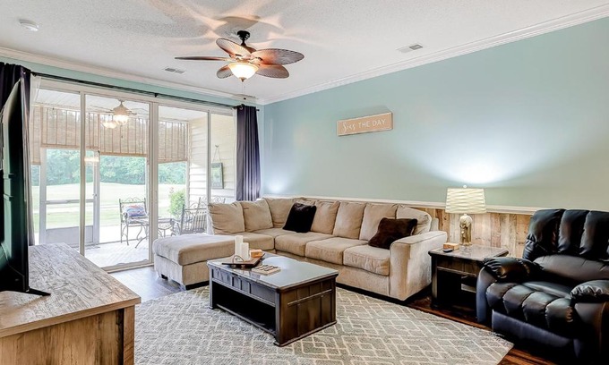 Red Hill Apartment | Legends Resort - Montrose Ln - C