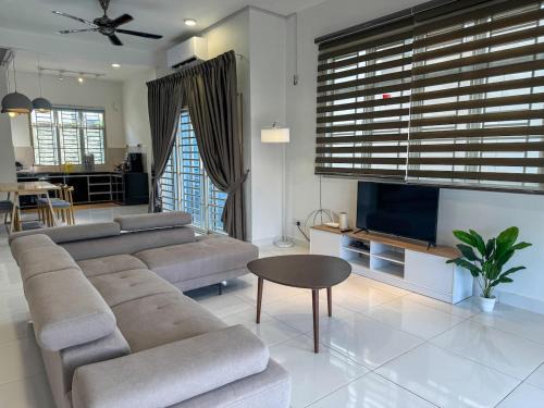 Gelang Patah Villa | Legoland Bukit Indah 10 mins 3 rooms large space Family room