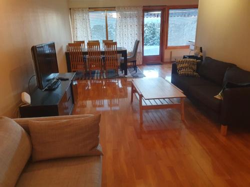 Alna Apartment | Leilighet(75m²)+hage(40m²) 20 min fra sentrum