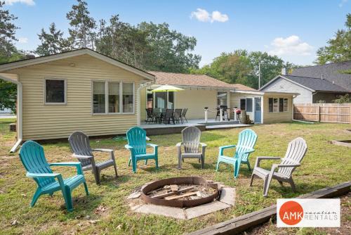 Holland House | Leisure Cottage - Minutes from the Beach