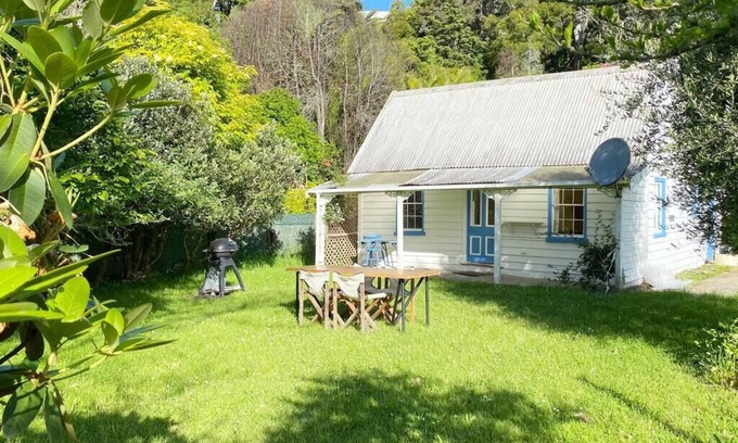 Clifton House | Lemon Cottage-Rustic Cosy