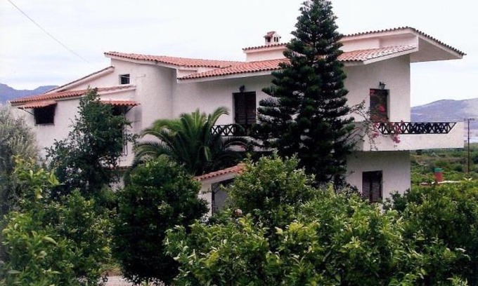Troizinia House | Lemon tree house
