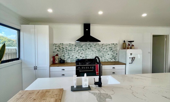 St Leonards House | Lenni the Beach Shack, luxury dog friendly space-10 min walk to beach