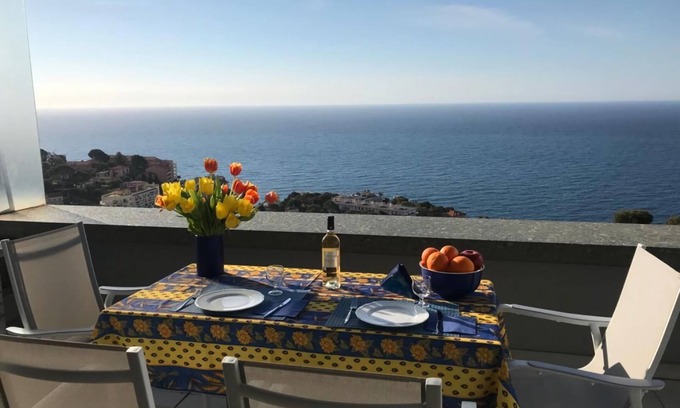Cap d'Ail Apartment | Les étoiles between sea and stars