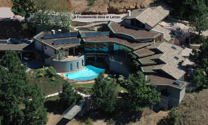 Cornus House | Les Castels de Sorgue, Gite 5 Étoiles en Sud Aveyron, Pour Groupe Avec Piscine