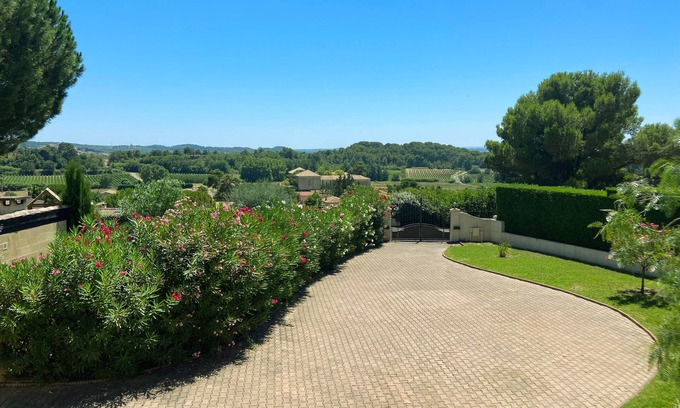 Thezan-les-Beziers House | Les hauts de la pinède air-conditioned villa Swimming pool, jacuzzi & boules court.