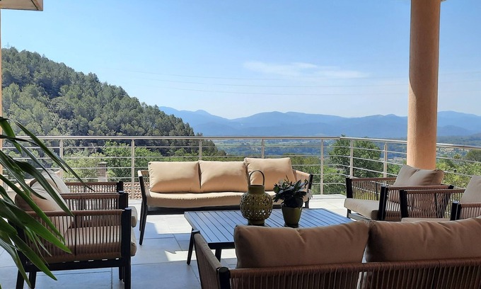 La Motte Bed & Breakfast | Les Hauts Du Peireguier
