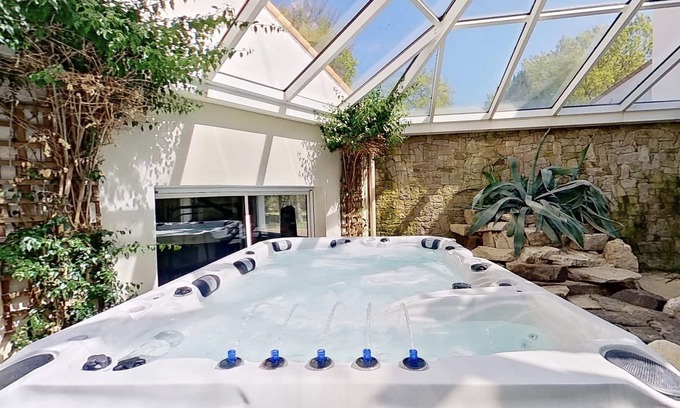 Basse-Goulaine House | Les Jardins de la Muse/BnB maison d'hôte, piscine couverte et spa